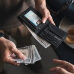 BILLETERA VULKIT BIFOLD OLD SCHOOL - CUERO DE GRANO (Negro) - Imagen 2