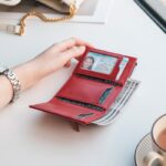 BILLETERA VULKIT CON PORTAMONEDAS Side - Pop Up Edición Alpha Človek (Rojo) - Imagen 5