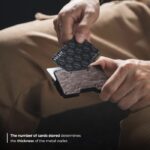 BILLETERA METÁLICA/CUERO CON CLIP PARA EFECTIVO (Espresso) - Imagen 4